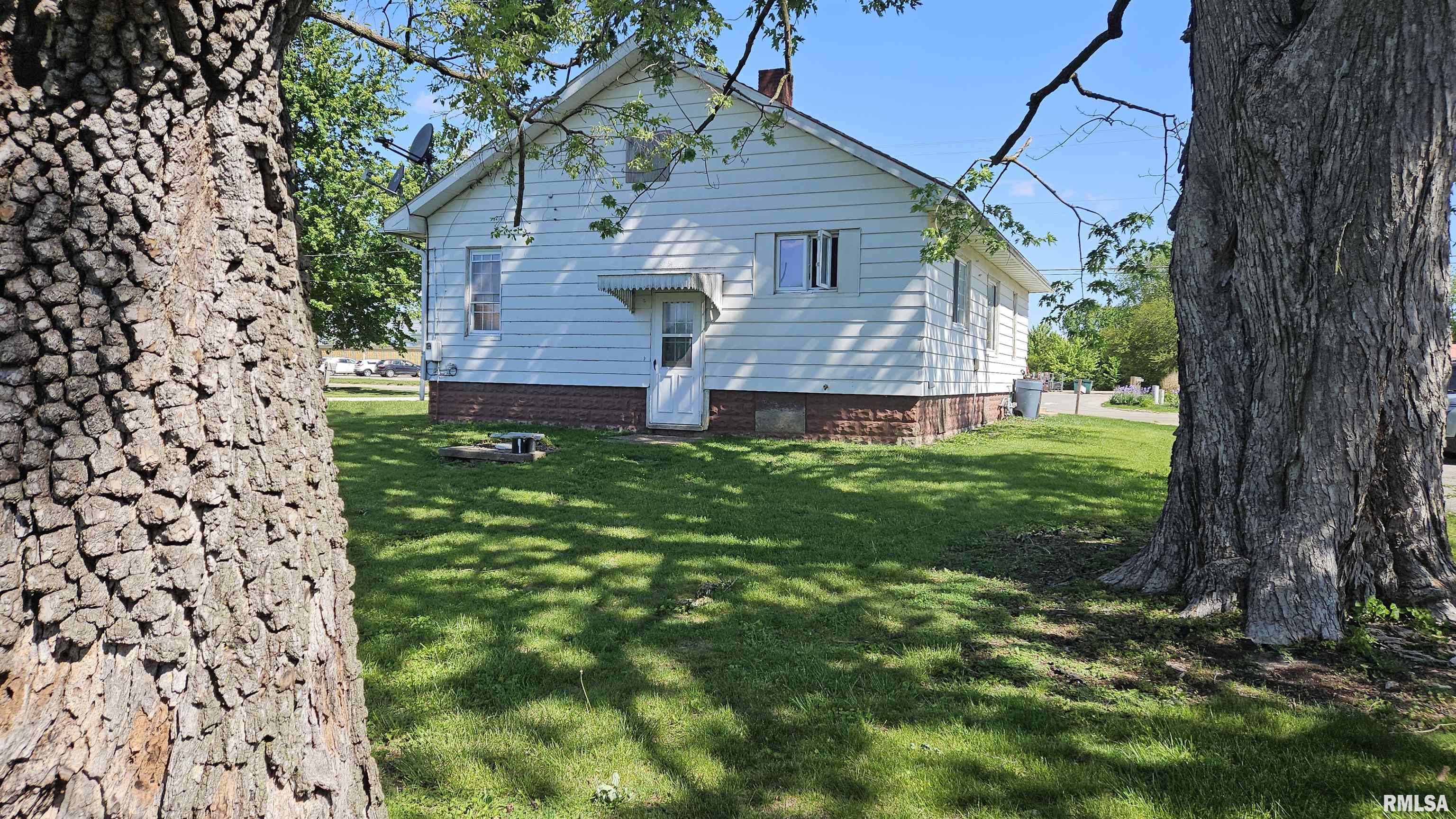 1790 East Chestnut Street Canton, IL 61520 - Photo 4 of 16
