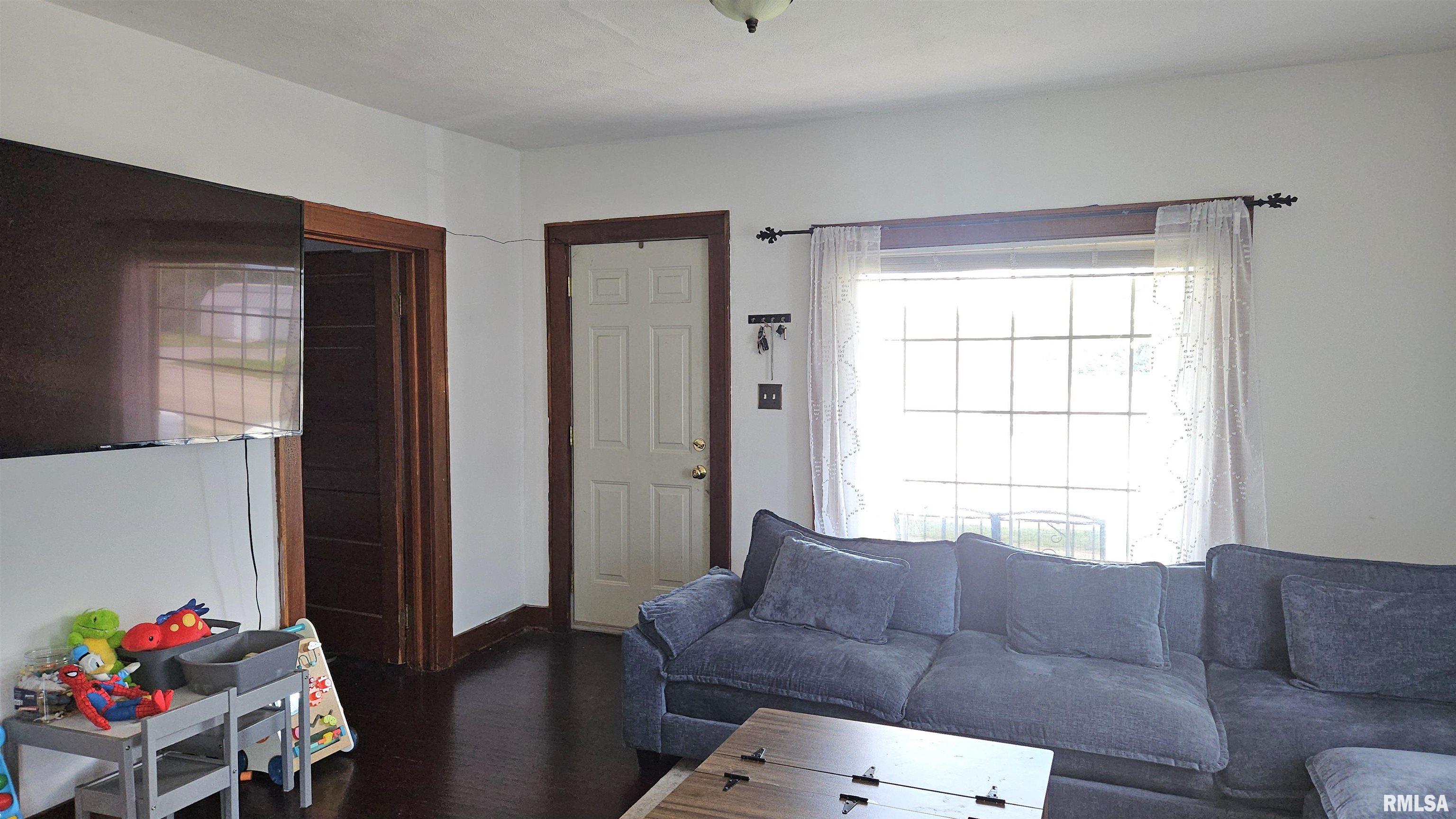 1790 East Chestnut Street Canton, IL 61520 - Photo 7 of 16