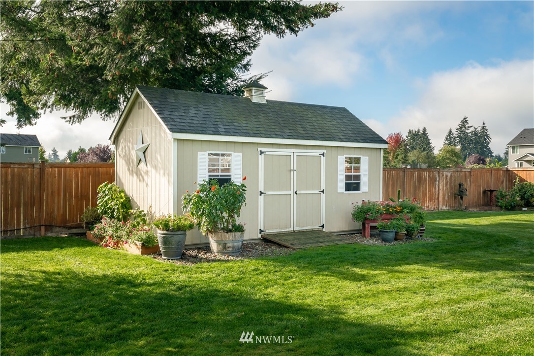 17905 Irwin Street Southwest Rochester, WA 98579 - Photo 7 of 33