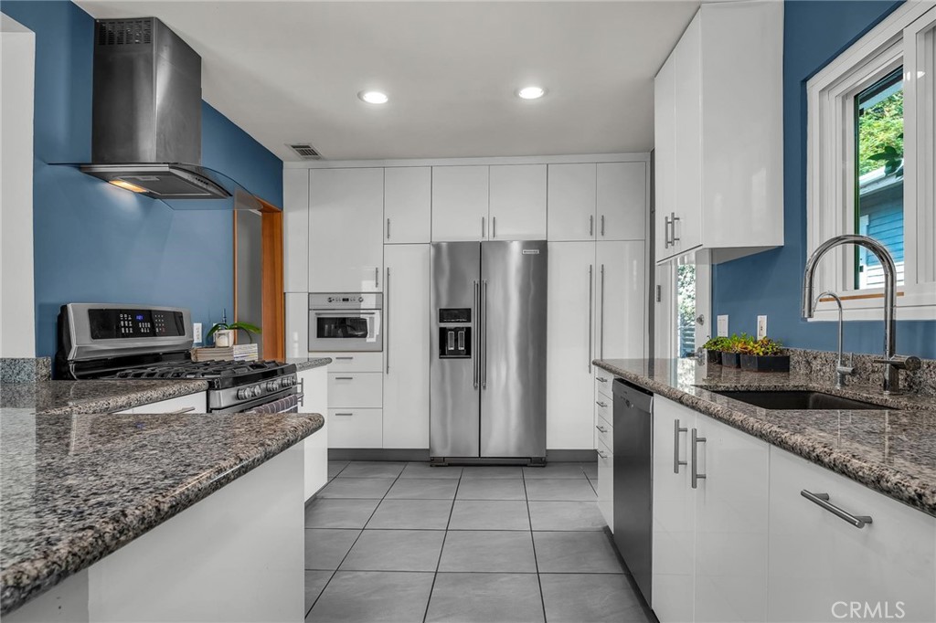 701 Hillcrest Street El Segundo, CA 90245 - Photo 10 of 31