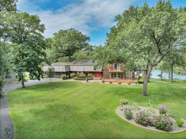 $499,000 | 864 Ash Drive, St. Anne, IL 60964