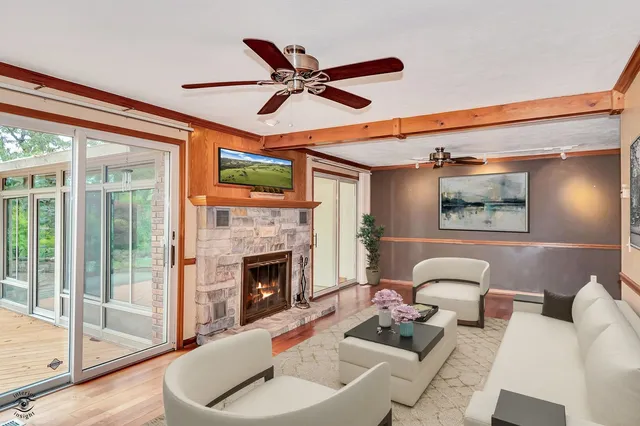 a view of a livingroom with a ceiling fan and hardwood floor