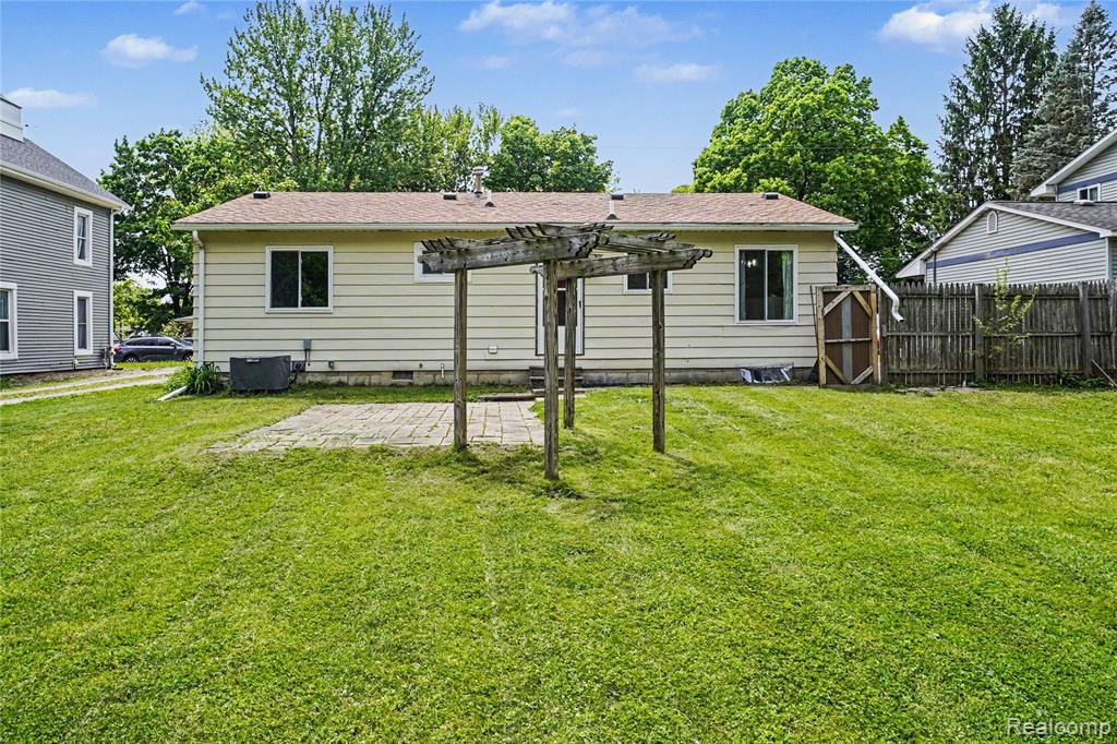 606 Hickory Street Fenton, MI 48430 - Photo 17 of 21