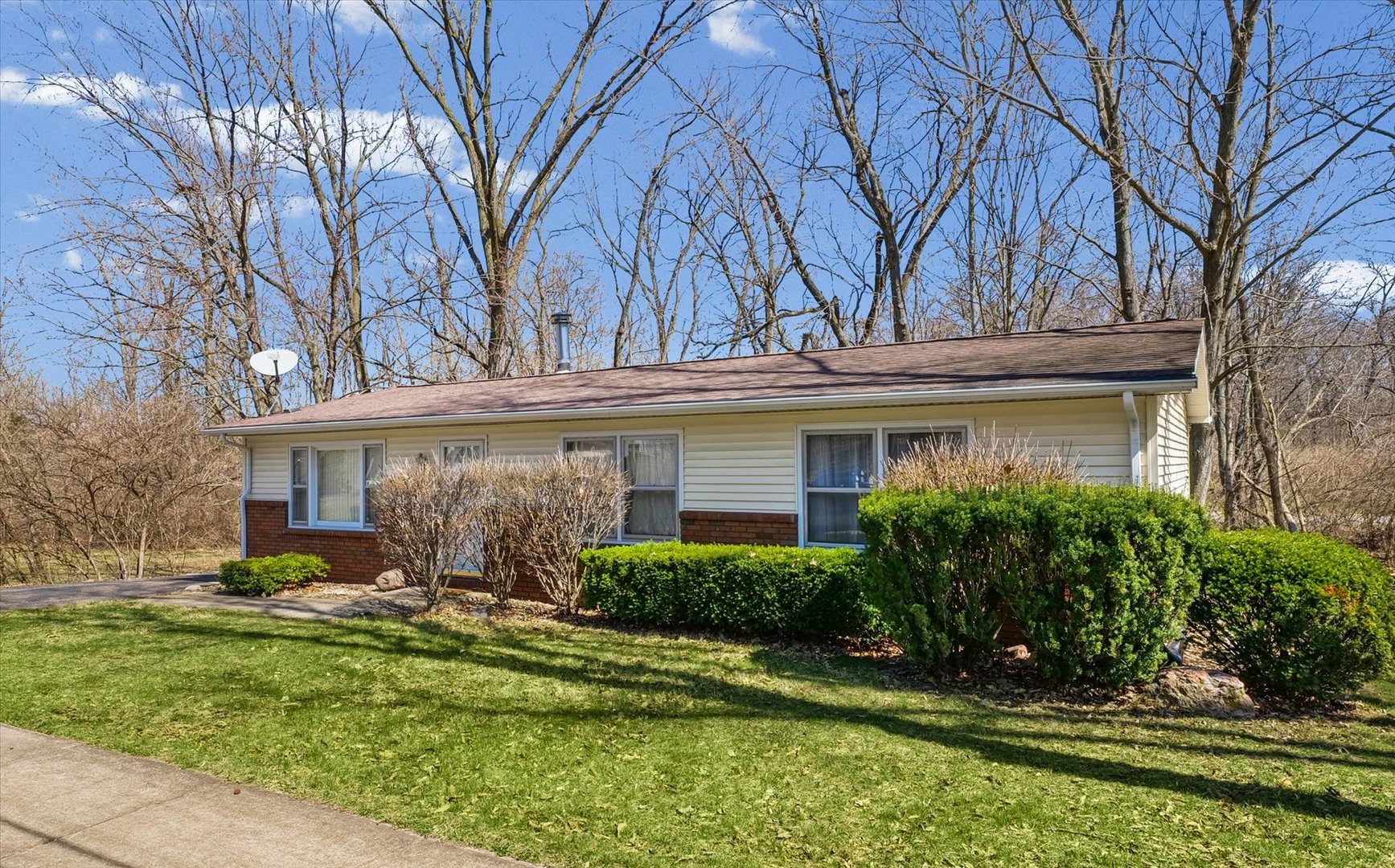 646 North Cove Court Decatur, IL 62521 - Photo 4 of 33