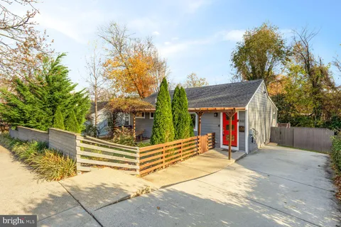 a view of a house with a small yard and plants