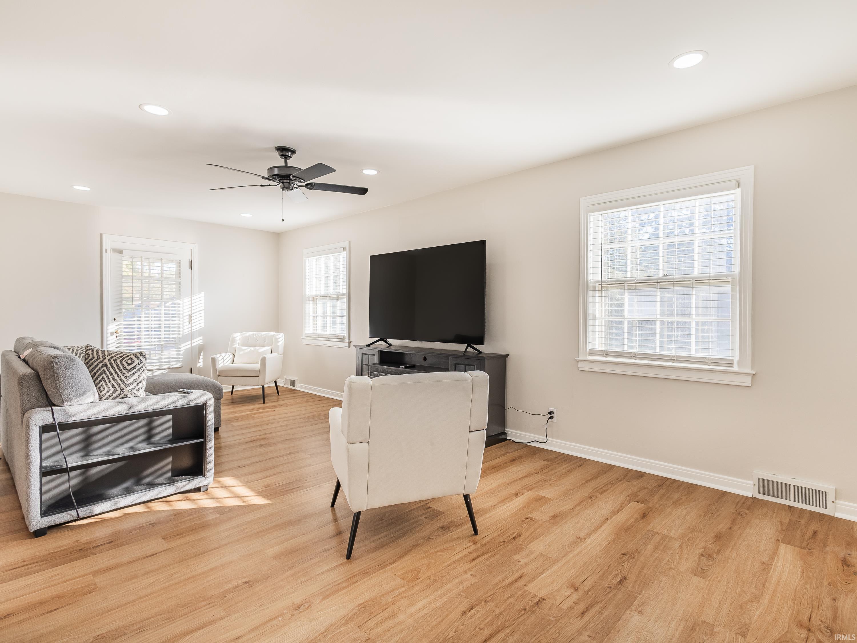 933 East Rudisill Boulevard Fort Wayne, IN 46806 - Photo 3 of 22