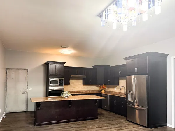 $2,300 | 1526 Washington Avenue, Racine, WI 53403