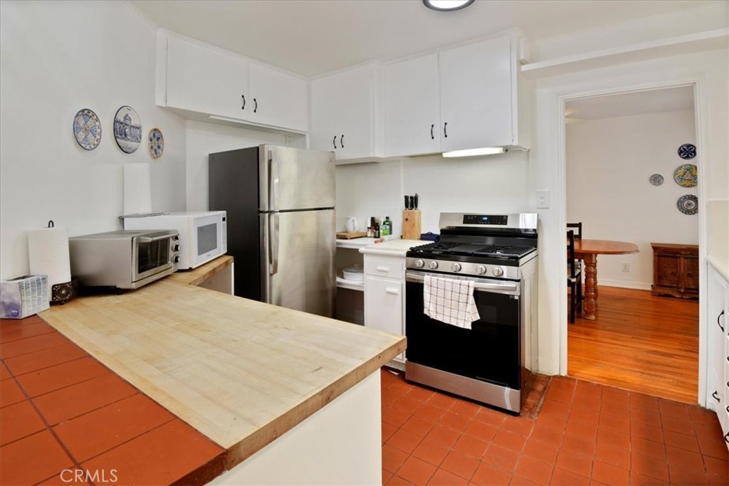 4221 Hazel Kirk Drive Los Angeles, CA 90027 - Photo 11 of 20