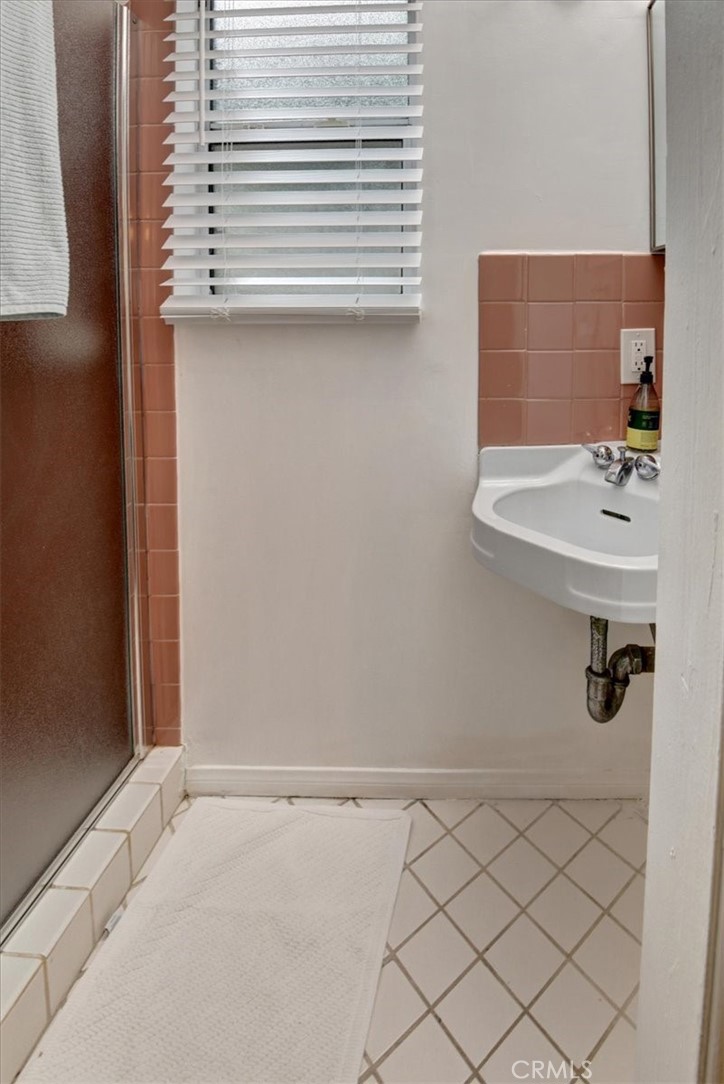 4221 Hazel Kirk Drive Los Angeles, CA 90027 - Photo 17 of 20