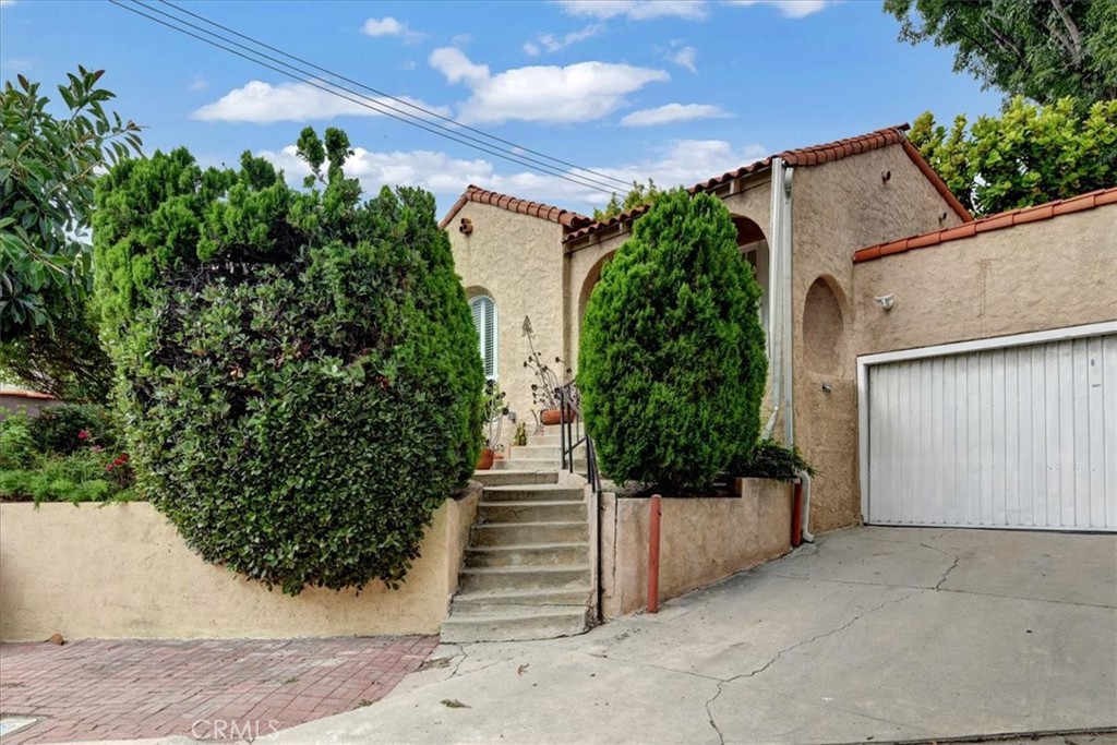 4221 Hazel Kirk Drive Los Angeles, CA 90027 - Photo 2 of 20