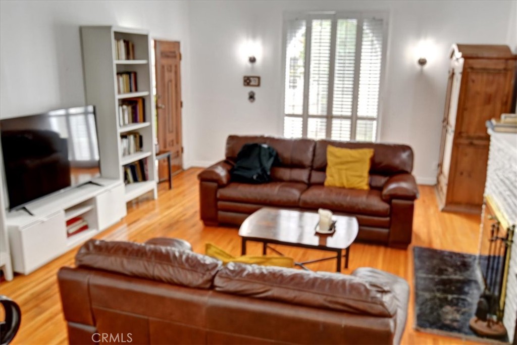 4221 Hazel Kirk Drive Los Angeles, CA 90027 - Photo 6 of 20