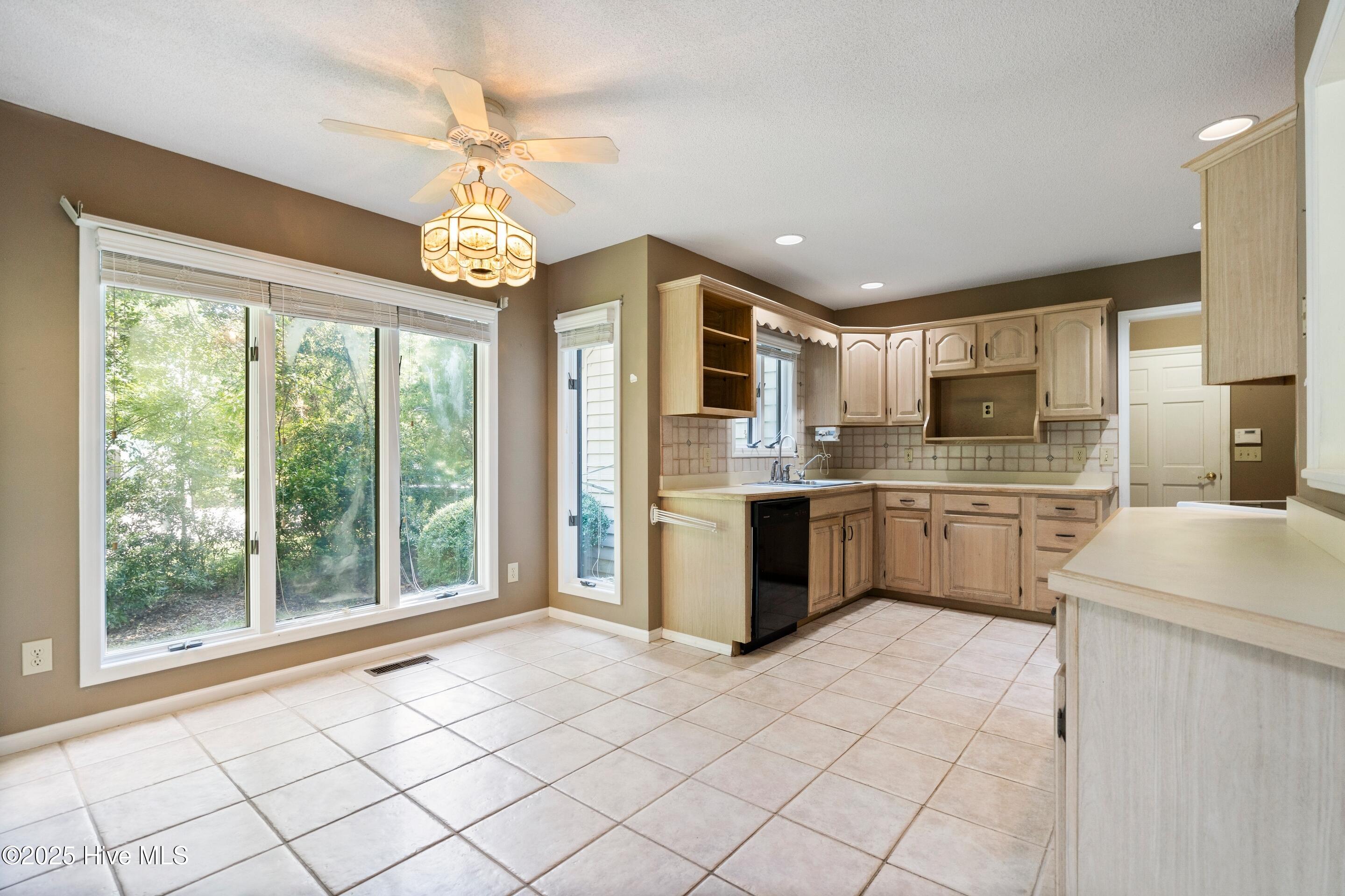 153 Olde Point Road Hampstead, NC 28443 - Photo 6 of 21 kitchen