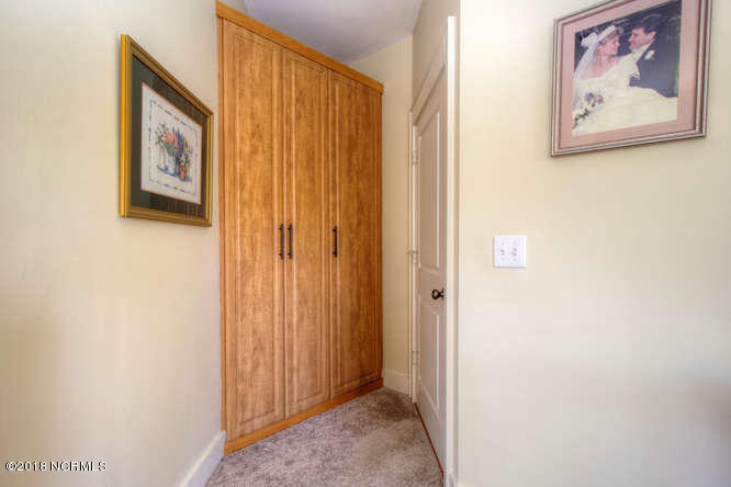 7612 Mallow Road Wilmington, NC 28411 - Photo 19 of 33 7612 Mallow Rd-small-019-17-Linen Closet