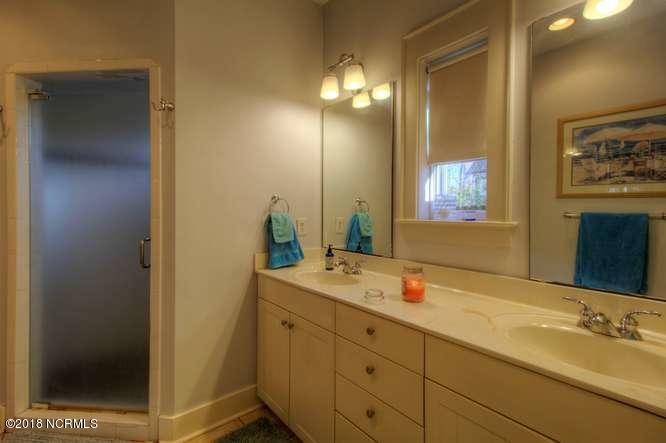 7612 Mallow Road Wilmington, NC 28411 - Photo 21 of 33 7612 Mallow Rd-small-021-31-Master Bath-