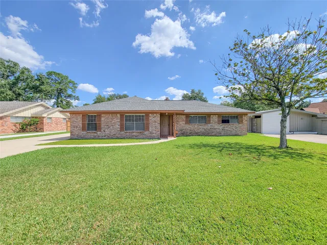 $2,100 | 2115 Forest Oaks Drive, Houston, TX 77017