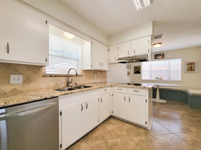 $2,100 | 2115 Forest Oaks Drive, Houston, TX 77017