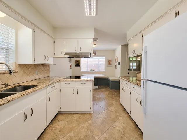 $2,100 | 2115 Forest Oaks Drive, Houston, TX 77017