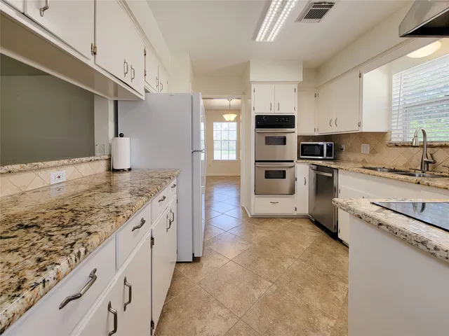 $2,100 | 2115 Forest Oaks Drive, Houston, TX 77017