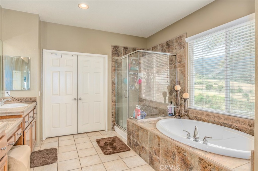 980 Nicholas Place Corona, CA 92882 - Photo 38 of 46 a bathroom with a tub a sink and a shower