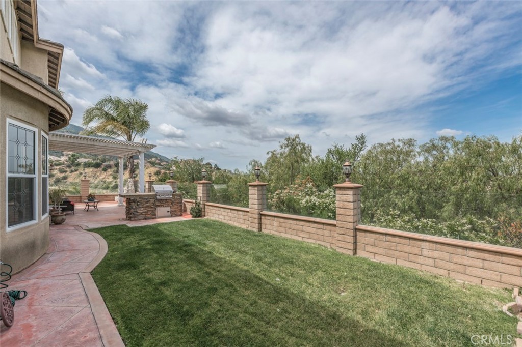 980 Nicholas Place Corona, CA 92882 - Photo 5 of 46 a view of a porch