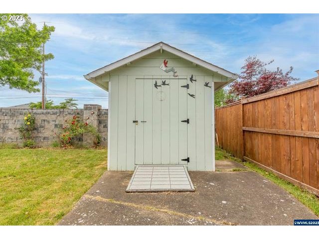 3014 View Lane Lebanon, OR 97355 - Photo 18 of 29 a view of a wooden door
