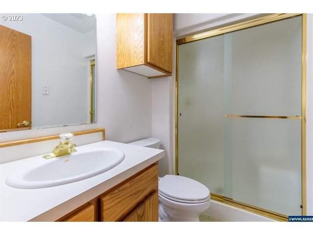 3014 View Lane Lebanon, OR 97355 - Photo 25 of 29 a bathroom with a sink toilet and vanity