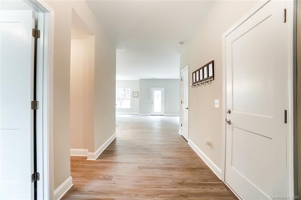 2906 Oakdale Road Charlotte, NC 28216 - Photo 6 of 42