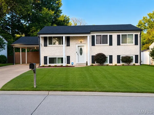 $330,000 | 2834 Cherry Point Lane, Maryland Heights, MO 63043