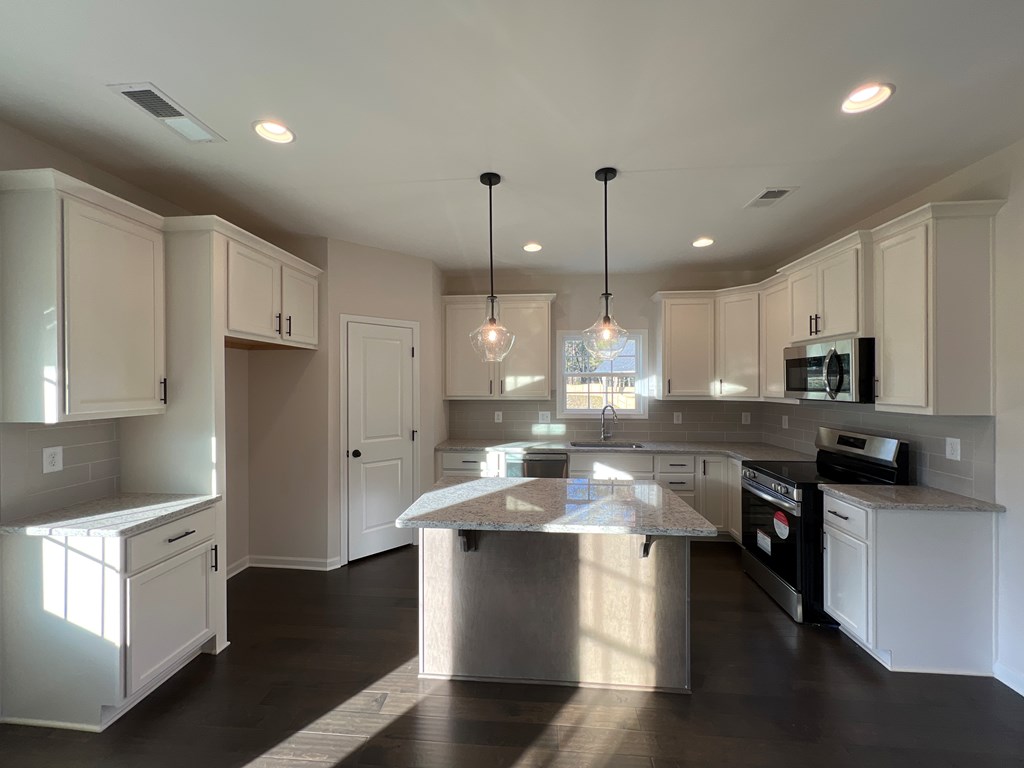 1925 Mallory Lane Opelika, AL 36804 - Photo 8 of 23