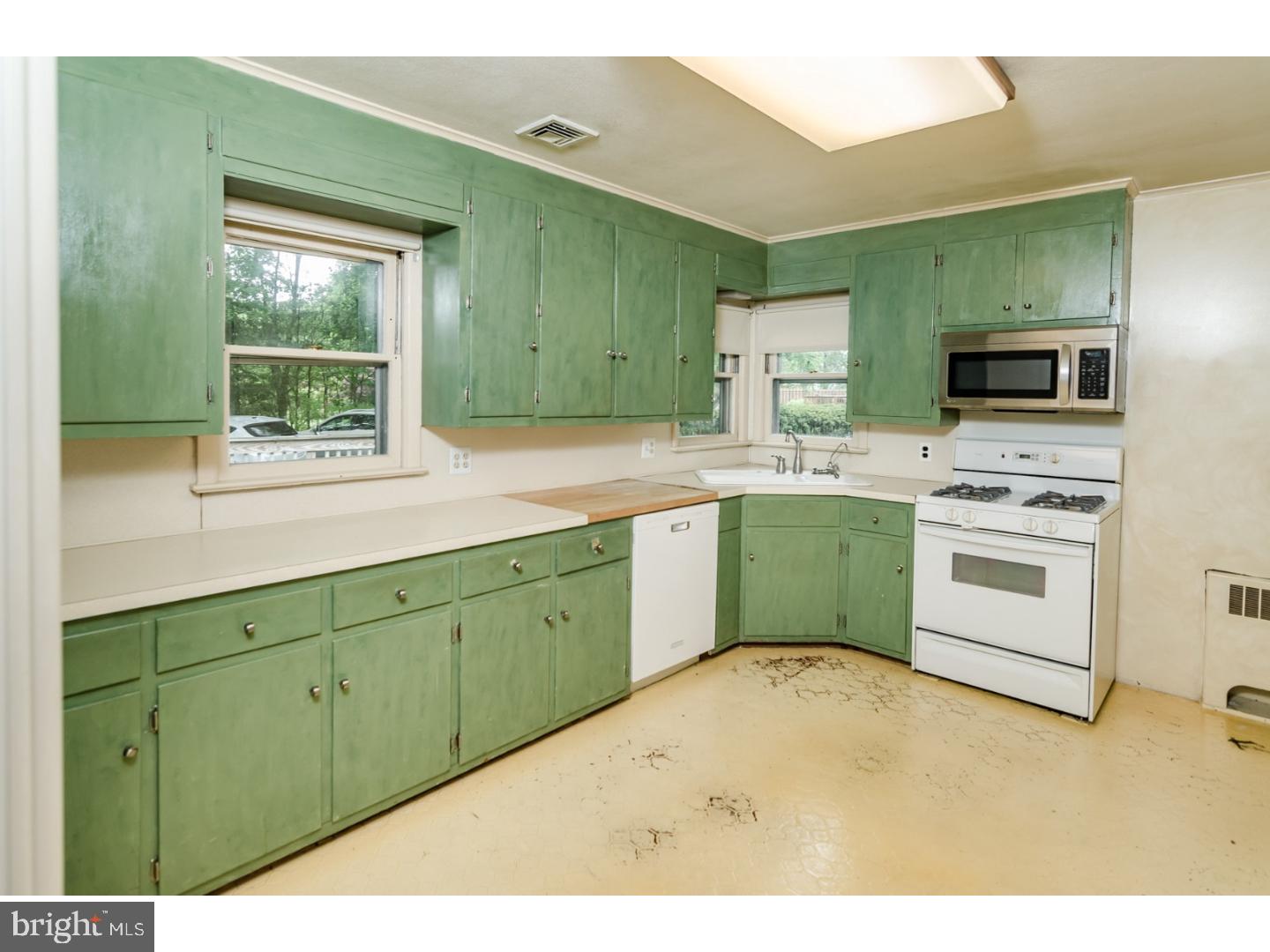 106 Conover Road Princeton Junction, NJ 08550 - Photo 6 of 24 Kitchen