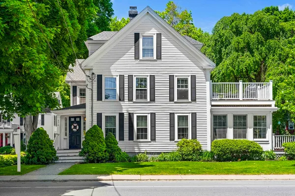 $469,900 | 376 Main Street, Unit 4, Amesbury, MA 01913
