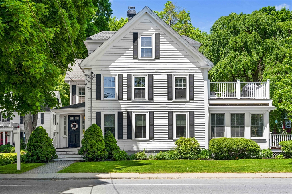 376 Main Street, Unit 4 Amesbury, MA 01913 - Photo 1 of 33