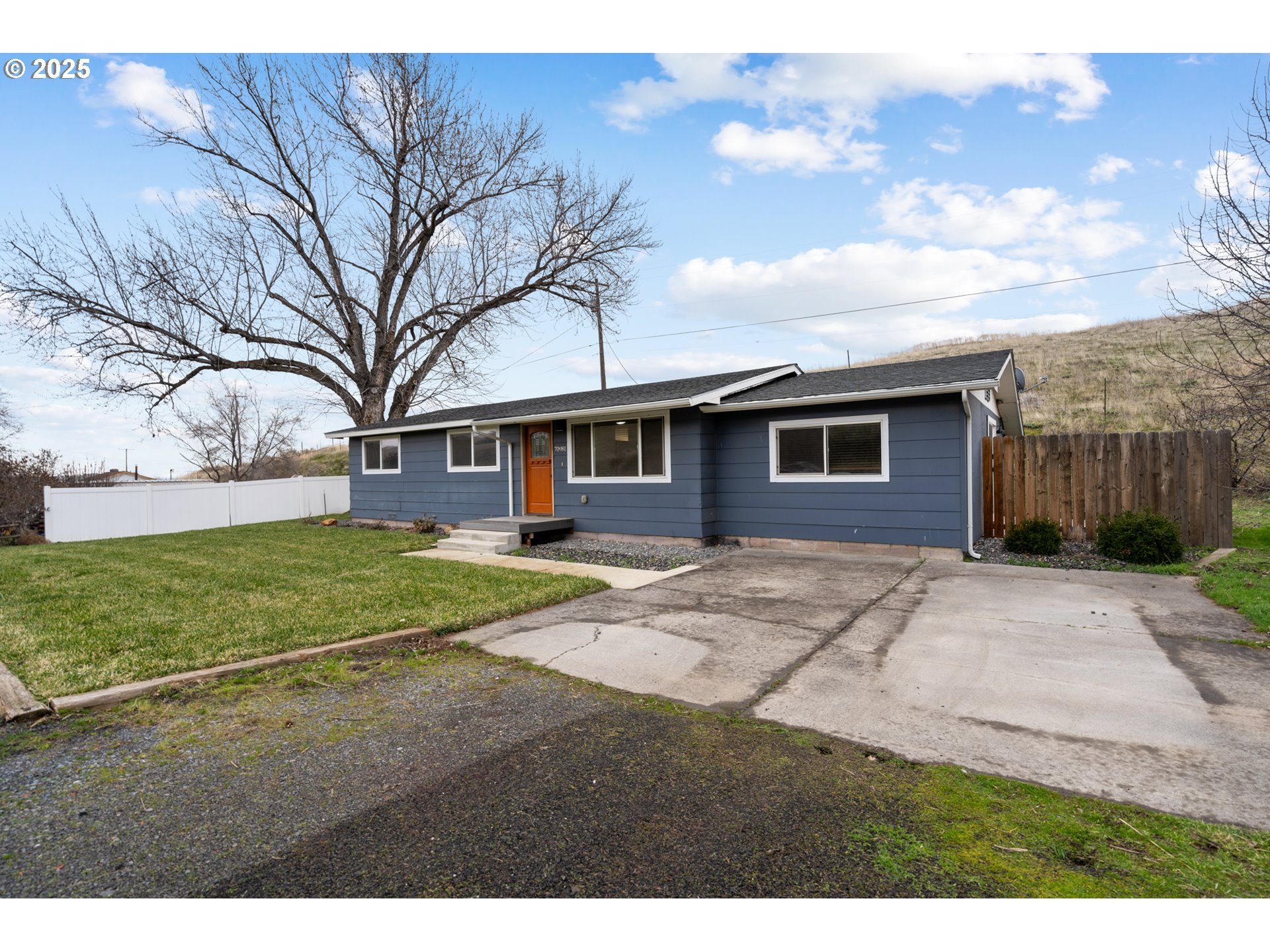 70981 Southwest Douglas Drive Pendleton, OR 97801 - Photo 2 of 26