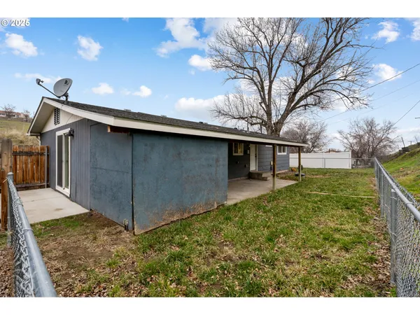$299,000 | 70981 Southwest Douglas Drive, Pendleton, OR 97801