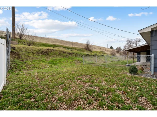 $299,000 | 70981 Southwest Douglas Drive, Pendleton, OR 97801
