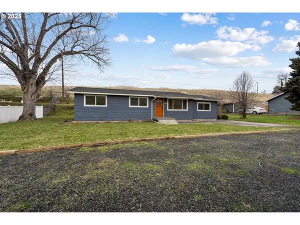 $299,000 | 70981 Southwest Douglas Drive, Pendleton, OR 97801