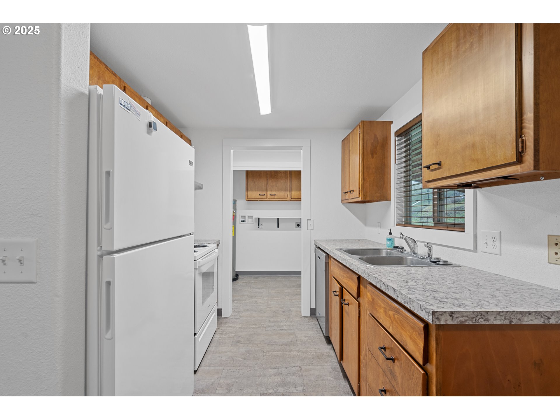 70981 Southwest Douglas Drive Pendleton, OR 97801 - Photo 5 of 26