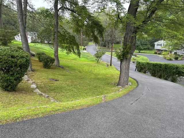 $849,000 | 14 Aspen Way, Thornwood, NY 10594