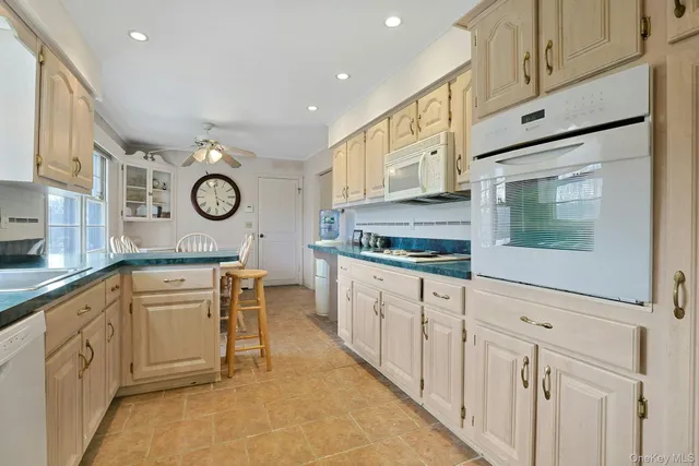 $849,000 | 14 Aspen Way, Thornwood, NY 10594