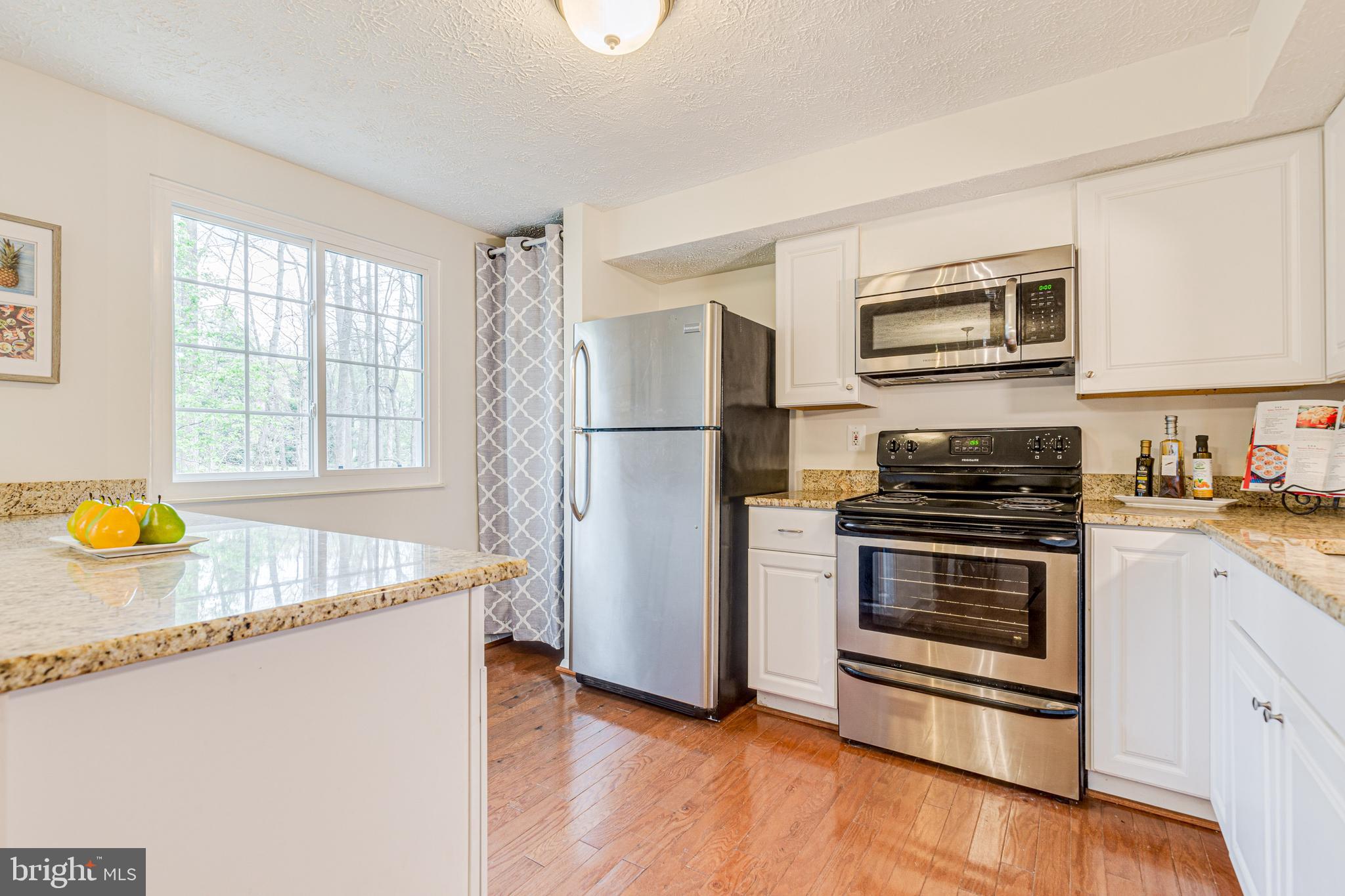 11500 Ivy Bush Court Reston, VA 20191 - Photo 9 of 33 White cabinets, granite counters, SS appliances
