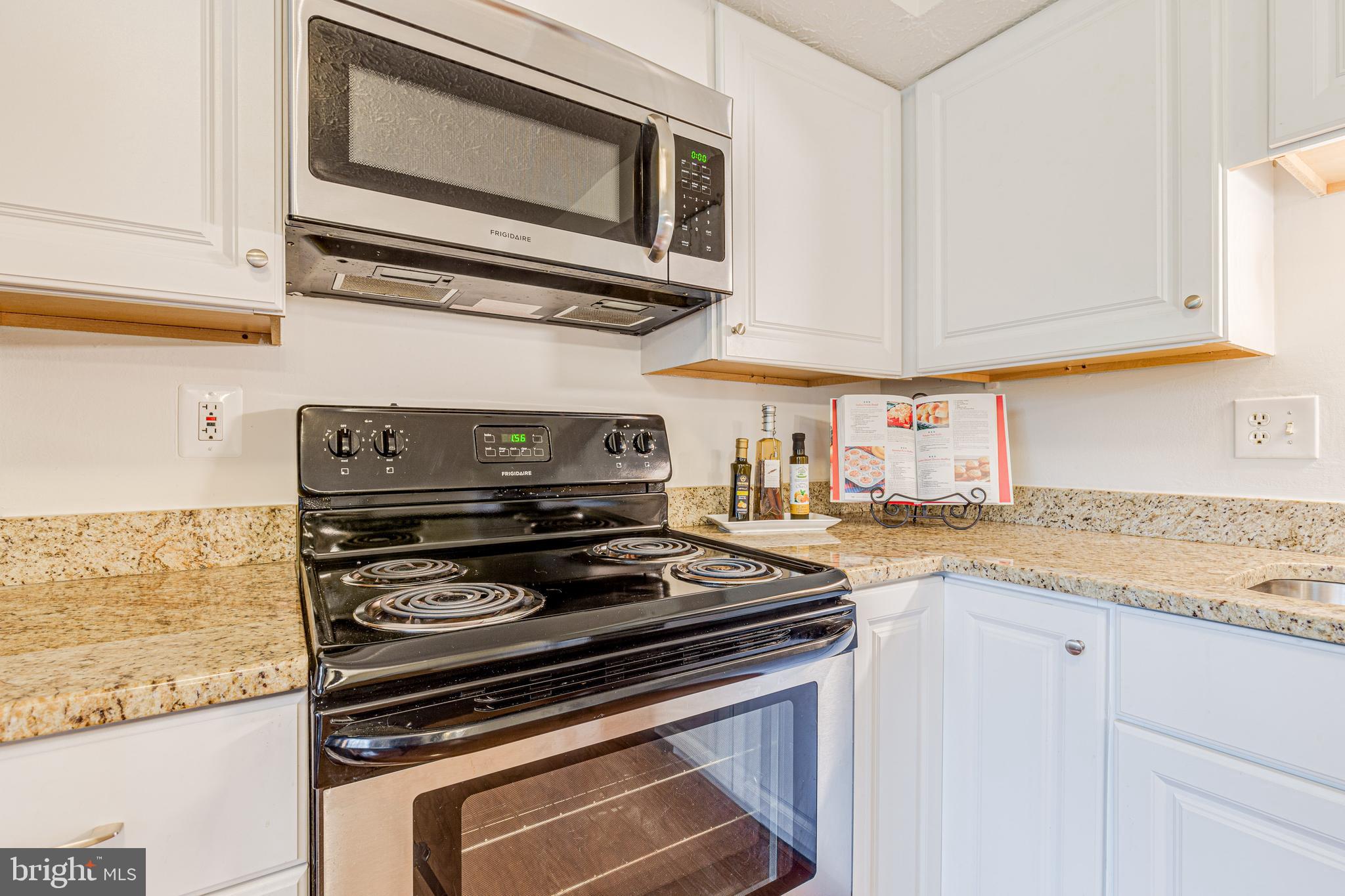 11500 Ivy Bush Court Reston, VA 20191 - Photo 10 of 33 Plenty of counterspace for food preparation.