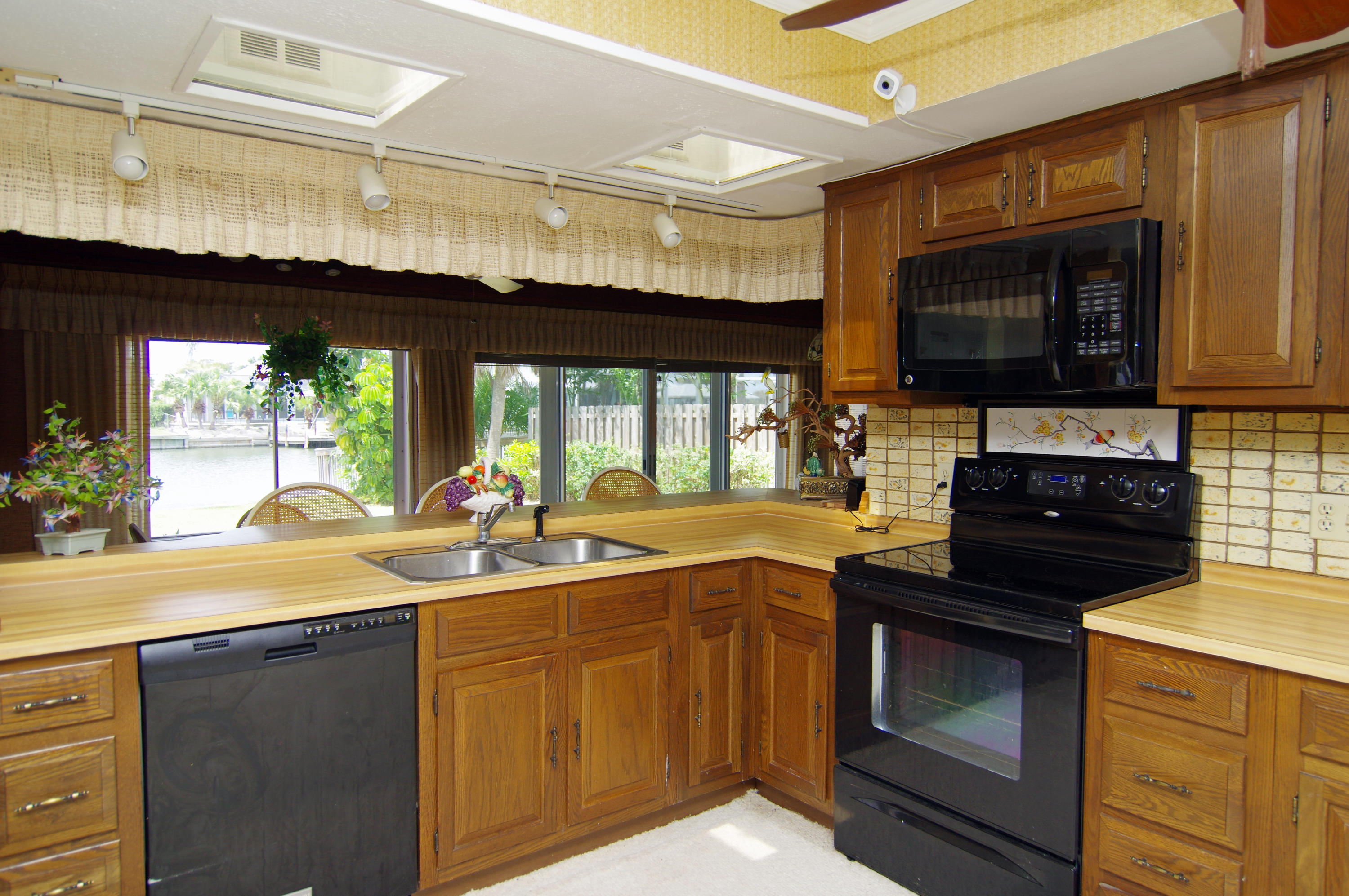47 Country Club Road Cocoa Beach, FL 32931 - Photo 5 of 32 Spacious Kitchen