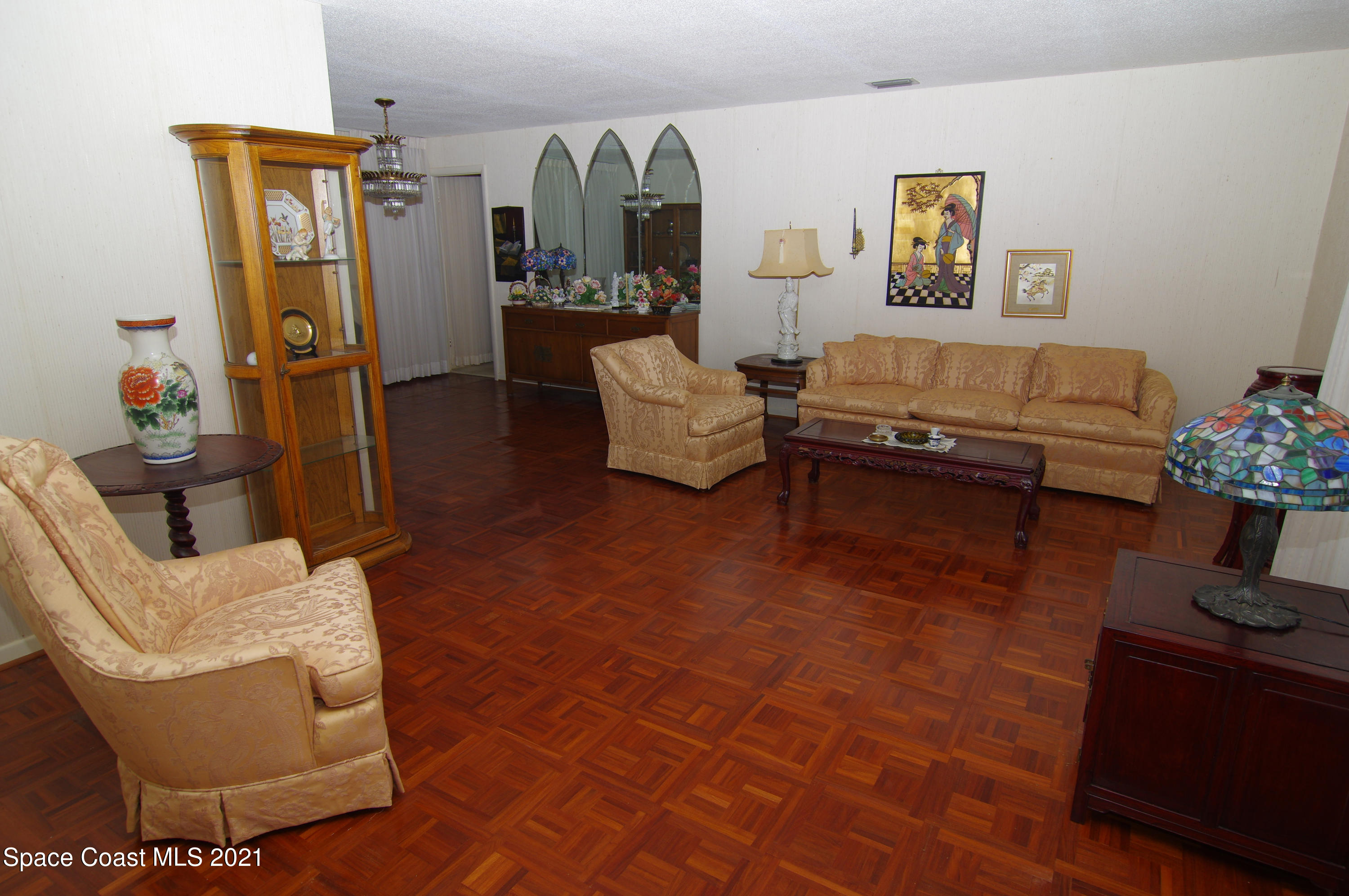 47 Country Club Road Cocoa Beach, FL 32931 - Photo 8 of 32 Formal Living