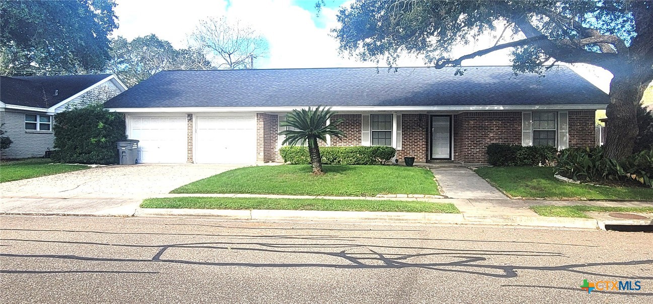 2602 College Drive Victoria, TX 77901 - Photo 1 of 29 front view of house with a yard