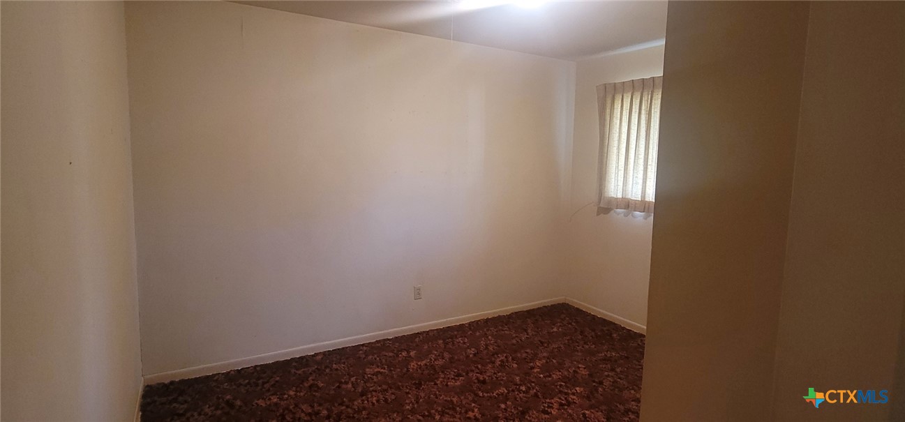 2602 College Drive Victoria, TX 77901 - Photo 7 of 29 a room that has a window in it