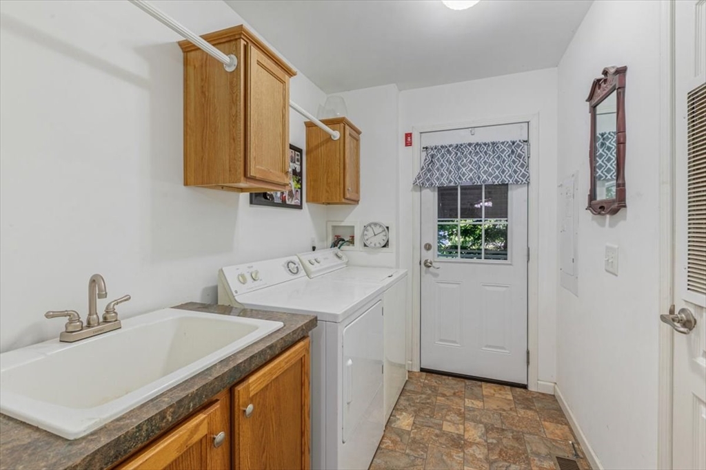 25 Ridgefield Drive Nashua, NH 03062 - Photo 13 of 29
