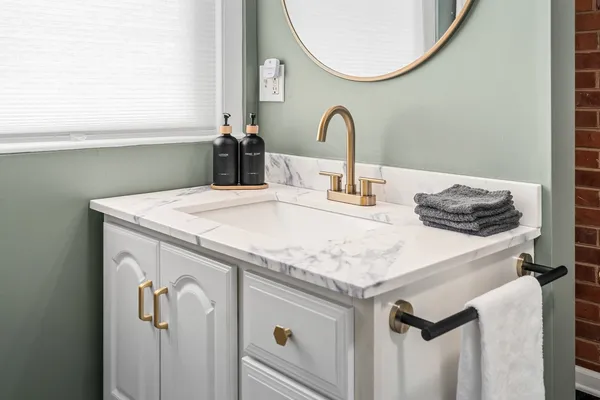 a close view of sink and tap