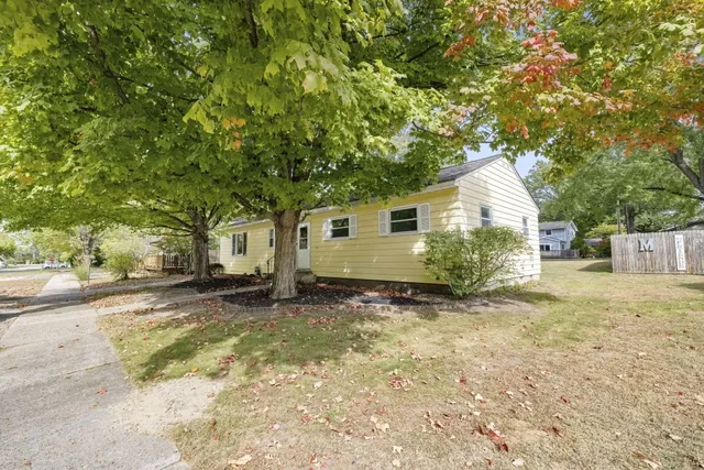 $349,000 | 215 South Clinton Street, New Buffalo, MI 49117