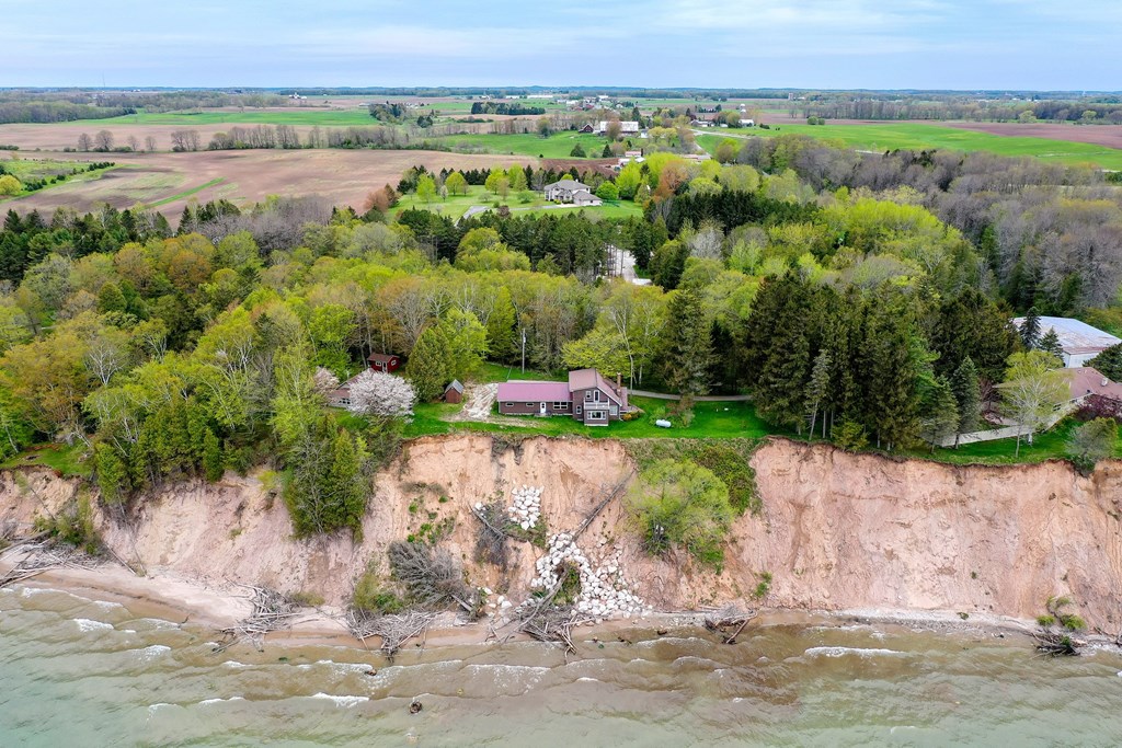 2890 North Lakeshore Road Kewaunee, WI 54216 - Photo 24 of 39