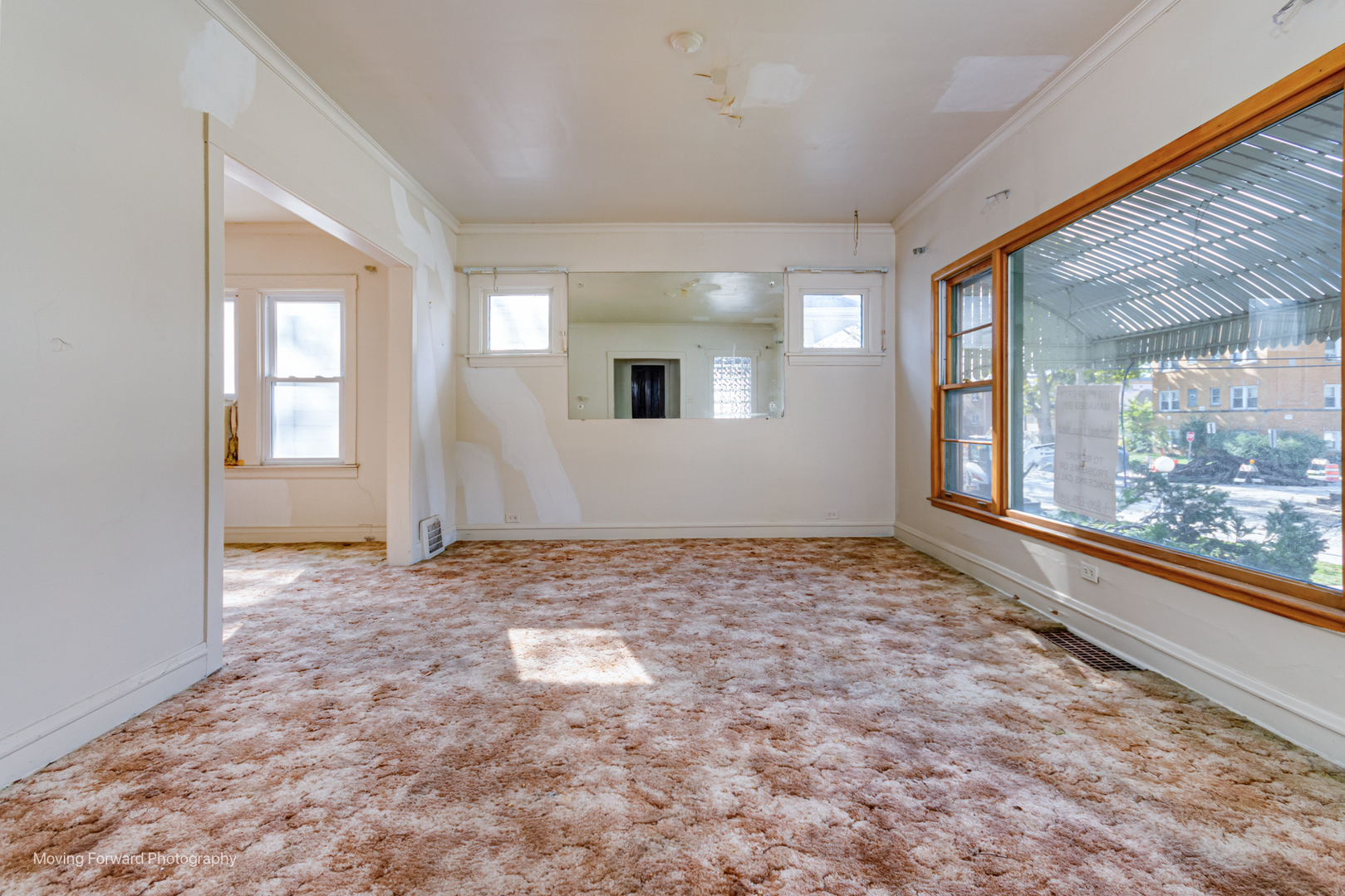 643 South 19th Avenue Maywood, IL 60153 - Photo 14 of 41 an empty room with windows